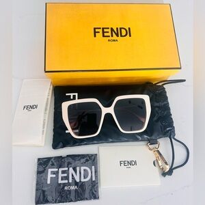 Fendi FE40012U 25F Oversized Square Sunglasses off white